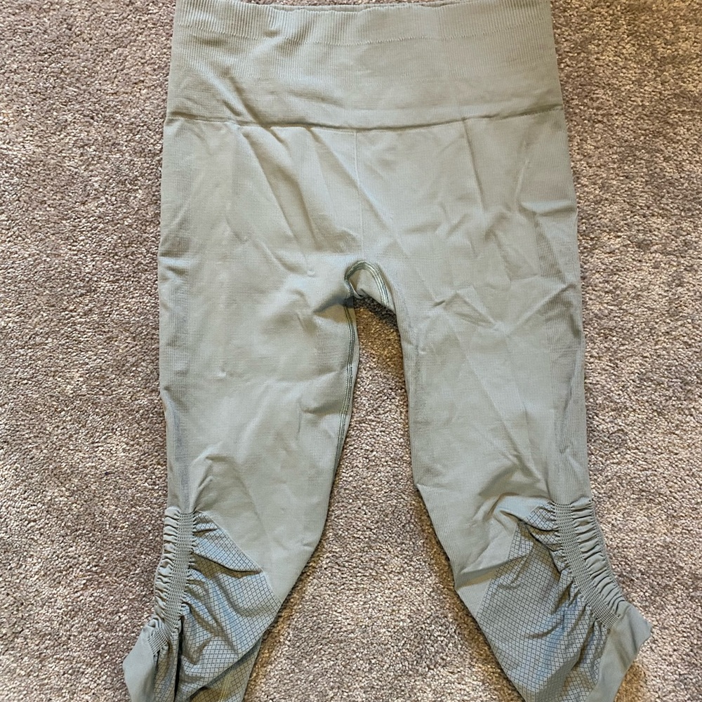 Lululemon crop leggings